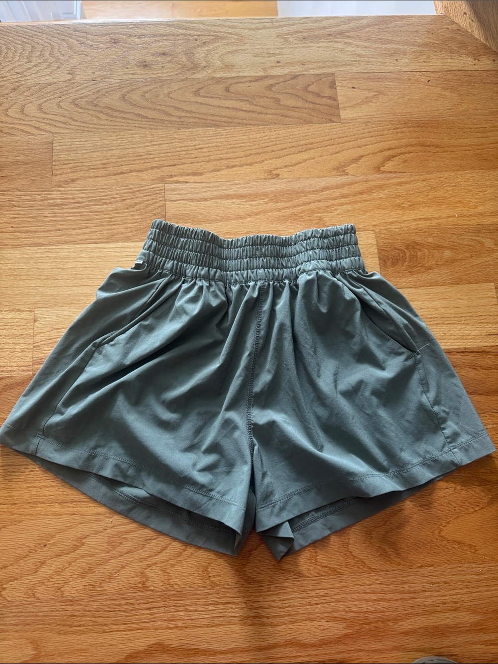 Vuori Villa Shorts NWOT pistachio green XS - Picture 3 of 7